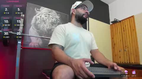 Snapshot of luke__09 chatting on 02-01-26, 11:31 LUKE online show from 02-01-26, 11:31