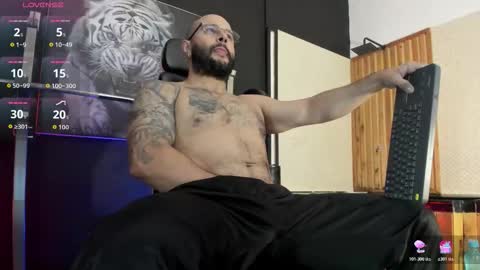 Snapshot of luke__09 chatting on 02-16-26, 11:39 LUKE online show from 02-16-26, 11:39