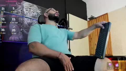 Snapshot of luke__09 chatting on 02-19-26, 11:28 LUKE online show from 02-19-26, 11:28