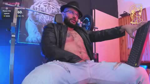 Snapshot of luke__09 chatting on 03-10-26, 11:37 LUKE online show from 03-10-26, 11:37