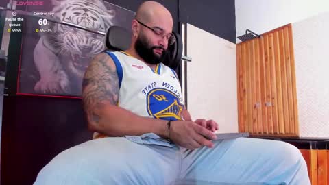 Snapshot of luke__09 chatting on 04-09-26, 11:48 LUKE online show from 04-09-26, 11:48