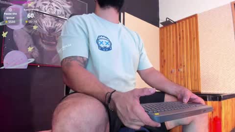 Snapshot of luke__09 chatting on 04-12-26, 12:43 LUKE online show from 04-12-26, 12:43