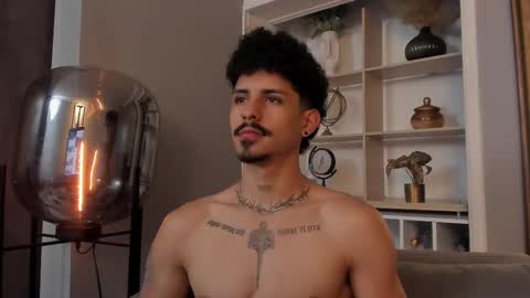 Snapshot of lukeetaylor_ chatting on 10-23-25, 10:58 Luke Taylor online show from 10-23-25, 10:58