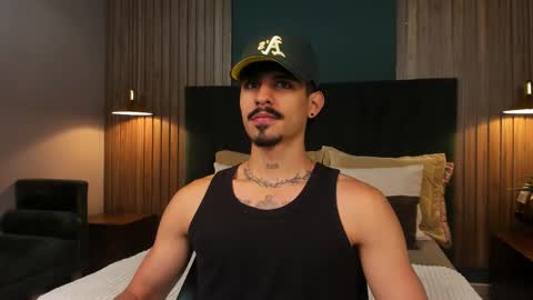 Snapshot of lukeetaylor_ chatting on 11-04-25, 10:47 Luke Taylor online show from 11-04-25, 10:47