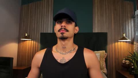 Snapshot of lukeetaylor_ chatting on 11-06-25, 11:44 Luke Taylor online show from 11-06-25, 11:44