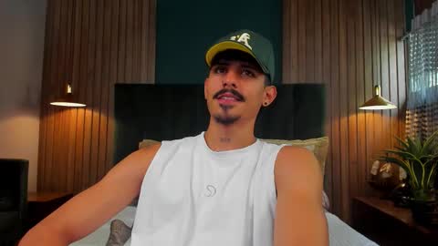 Snapshot of lukeetaylor_ chatting on 11-22-25, 04:39 Luke Taylor online show from 11-22-25, 04:39