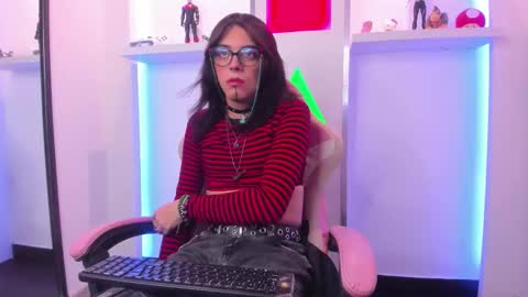 Snapshot of lullaby_charade chatting on 11-04-25, 12:15 Cookie online show from 11-04-25, 12:15