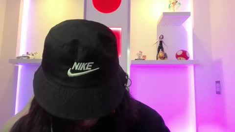 Snapshot of lullaby_charade chatting on 11-12-25, 11:43 Cookie online show from 11-12-25, 11:43