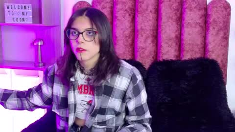 Snapshot of lullaby_charade chatting on 11-21-25, 12:04 Cookie online show from 11-21-25, 12:04