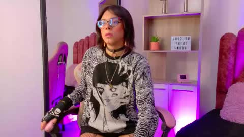 Cookie  online show from 12-19-25, 12:23