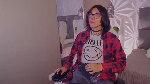 Snapshot of lullaby_charade_ chatting on 02-19-26, 10:33 Cookie online show from 02-19-26, 10:33