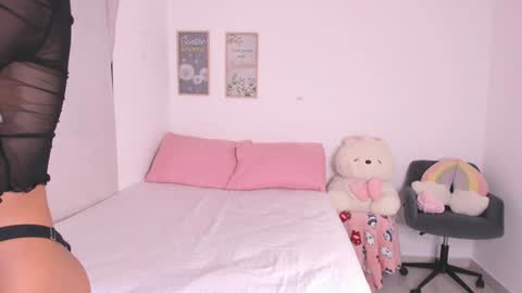 Snapshot of lulu_russell chatting on 01-06-25, 03:42 LULU online show from 01-06-25, 03:42