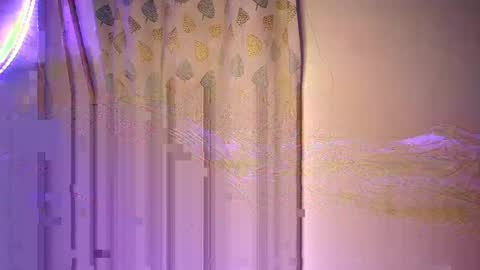 Snapshot of lulu_sparks1 chatting on 10-19-25, 04:57 lulu_sparks1 online show from 10-19-25, 04:57