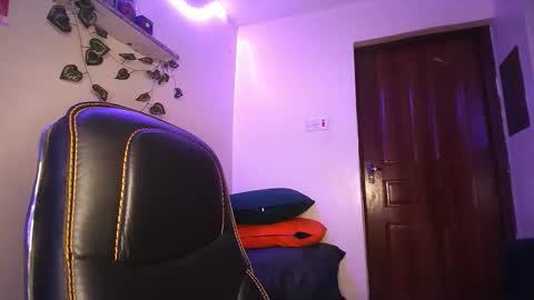 Snapshot of lulu_sparks1 chatting on 10-27-25, 04:05 lulu_sparks1 online show from 10-27-25, 04:05