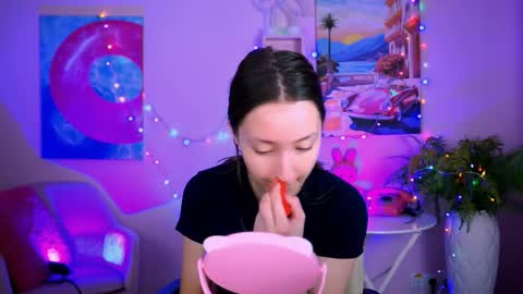 Lu online show from 12-17-25, 08:09