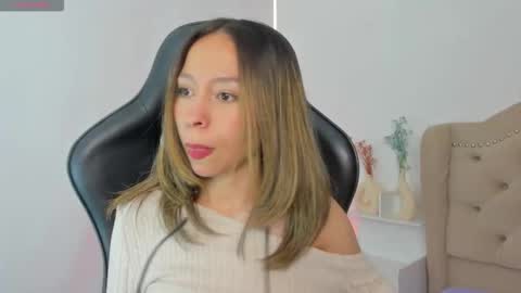 luluuberry online show from 11-22-25, 12:37