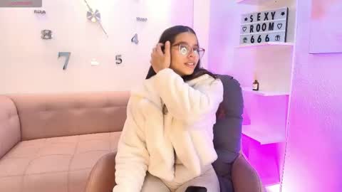 Luna And Titan  online show from 02-11-26, 03:33