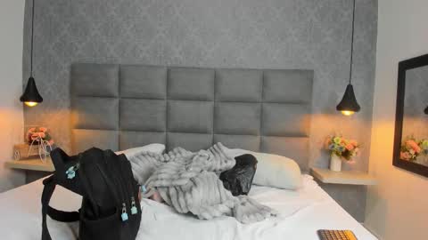 Snapshot of luna_bella3 chatting on 11-13-25, 11:09 Luna online show from 11-13-25, 11:09