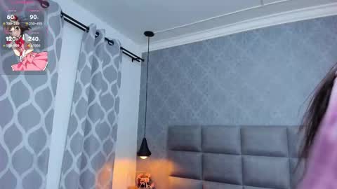 Snapshot of luna_bella3 chatting on 11-20-25, 11:10 Luna online show from 11-20-25, 11:10