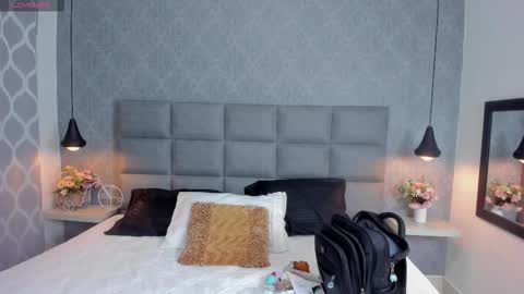 Snapshot of luna_bella3 chatting on 12-15-25, 10:52 Luna online show from 12-15-25, 10:52