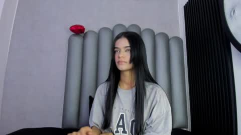 luna_bella_23 online show from 04-16-26, 03:18