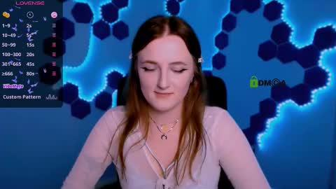 luna_berryy online show from 11-26-25, 09:16