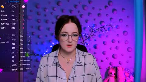 luna_berryy online show from 12-20-25, 08:16