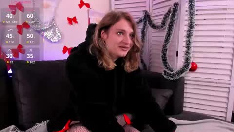 Snapshot of luna_bunnie chatting on 01-08-26, 12:40 Luna online show from 01-08-26, 12:40