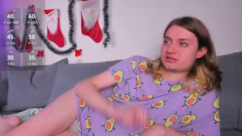 Snapshot of luna_bunnie chatting on 01-11-26, 12:32 Luna online show from 01-11-26, 12:32