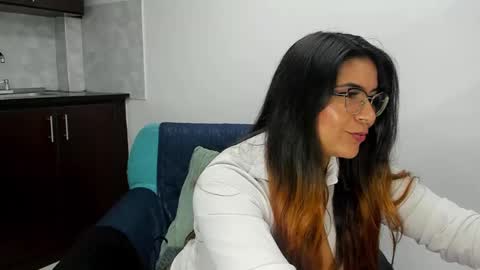 luna  online show from 02-13-25, 02:20