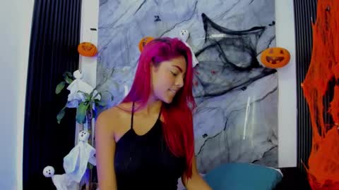 luna_ember online show from 10-17-25, 11:57