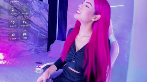 luna_ember online show from 01-12-26, 08:36