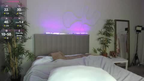 Luna online show from 10-06-25, 11:24