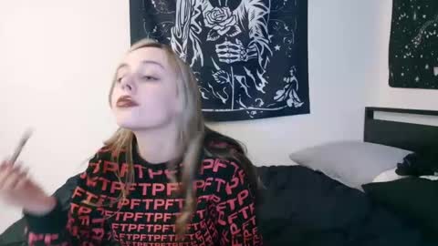 Luna online show from 10-14-25, 04:02