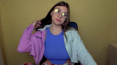 Snapshot of luna_lush_ chatting on 10-10-25, 09:19 Luna online show from 10-10-25, 09:19