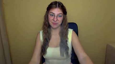 Snapshot of luna_lush_ chatting on 10-17-25, 05:32 Luna online show from 10-17-25, 05:32