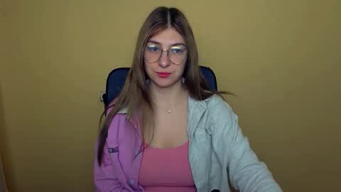 Snapshot of luna_lush_ chatting on 10-20-25, 09:43 Luna online show from 10-20-25, 09:43