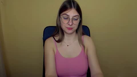 Snapshot of luna_lush_ chatting on 10-30-25, 09:22 Luna online show from 10-30-25, 09:22