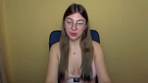 Snapshot of luna_lush_ chatting on 11-03-25, 11:22 Luna online show from 11-03-25, 11:22