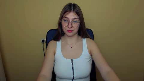 Snapshot of luna_lush_ chatting on 11-04-25, 08:57 Luna online show from 11-04-25, 08:57