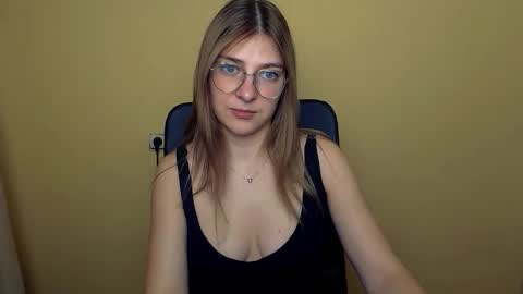 Snapshot of luna_lush_ chatting on 11-05-25, 10:04 Luna online show from 11-05-25, 10:04