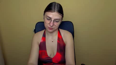 Snapshot of luna_lush_ chatting on 11-07-25, 10:04 Luna online show from 11-07-25, 10:04