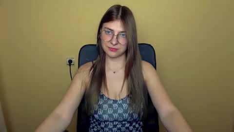 Snapshot of luna_lush_ chatting on 11-12-25, 04:07 Luna online show from 11-12-25, 04:07