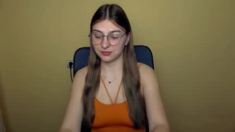 Snapshot of luna_lush_ chatting on 11-25-25, 08:36 Luna online show from 11-25-25, 08:36