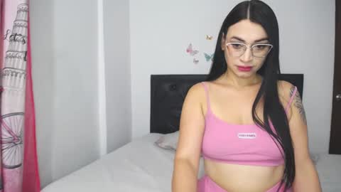 Snapshot of luna_pitufo chatting on 10-09-25, 09:18 Luna y pitufo online show from 10-09-25, 09:18