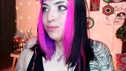 MISS LUNA  online show from 01-05-25, 07:07