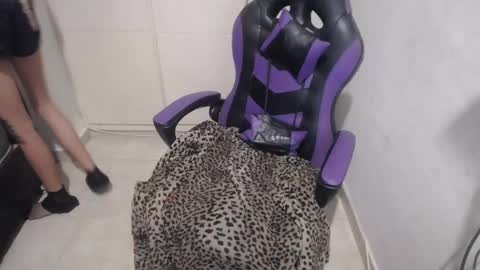 Snapshot of luna_rosita chatting on 12-16-24, 02:15 Luna online show from 12-16-24, 02:15