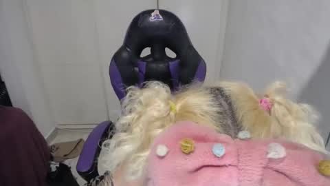 Snapshot of luna_rosita chatting on 12-18-24, 09:47 Luna online show from 12-18-24, 09:47