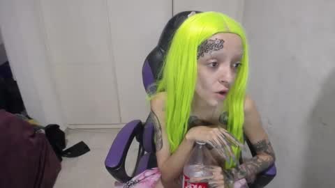 Snapshot of luna_rosita chatting on 12-27-24, 07:46 Luna online show from 12-27-24, 07:46