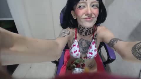 Snapshot of luna_rosita chatting on 01-28-25, 03:04 Luna online show from 01-28-25, 03:04